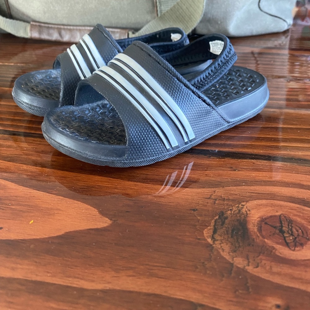 👟 Toddler slides - Picture 2 of 4